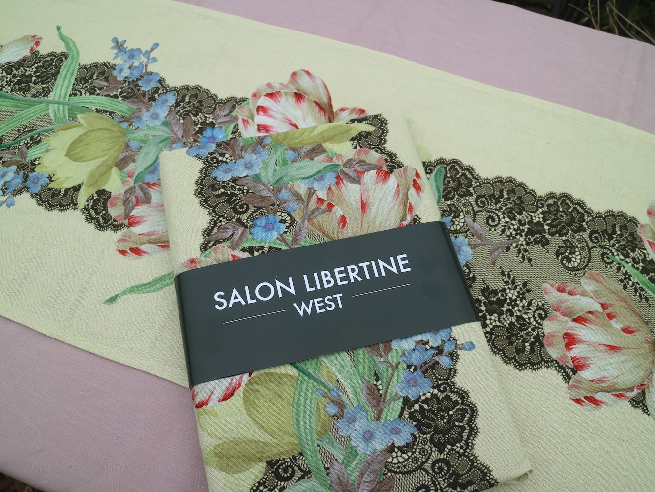 Table Runner in 'Bohemian Tulip'