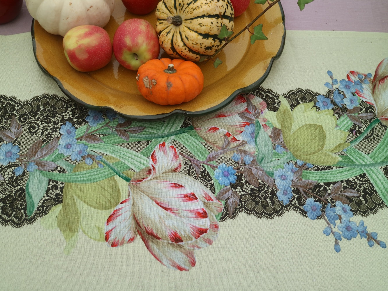 Table Runner in 'Bohemian Tulip'