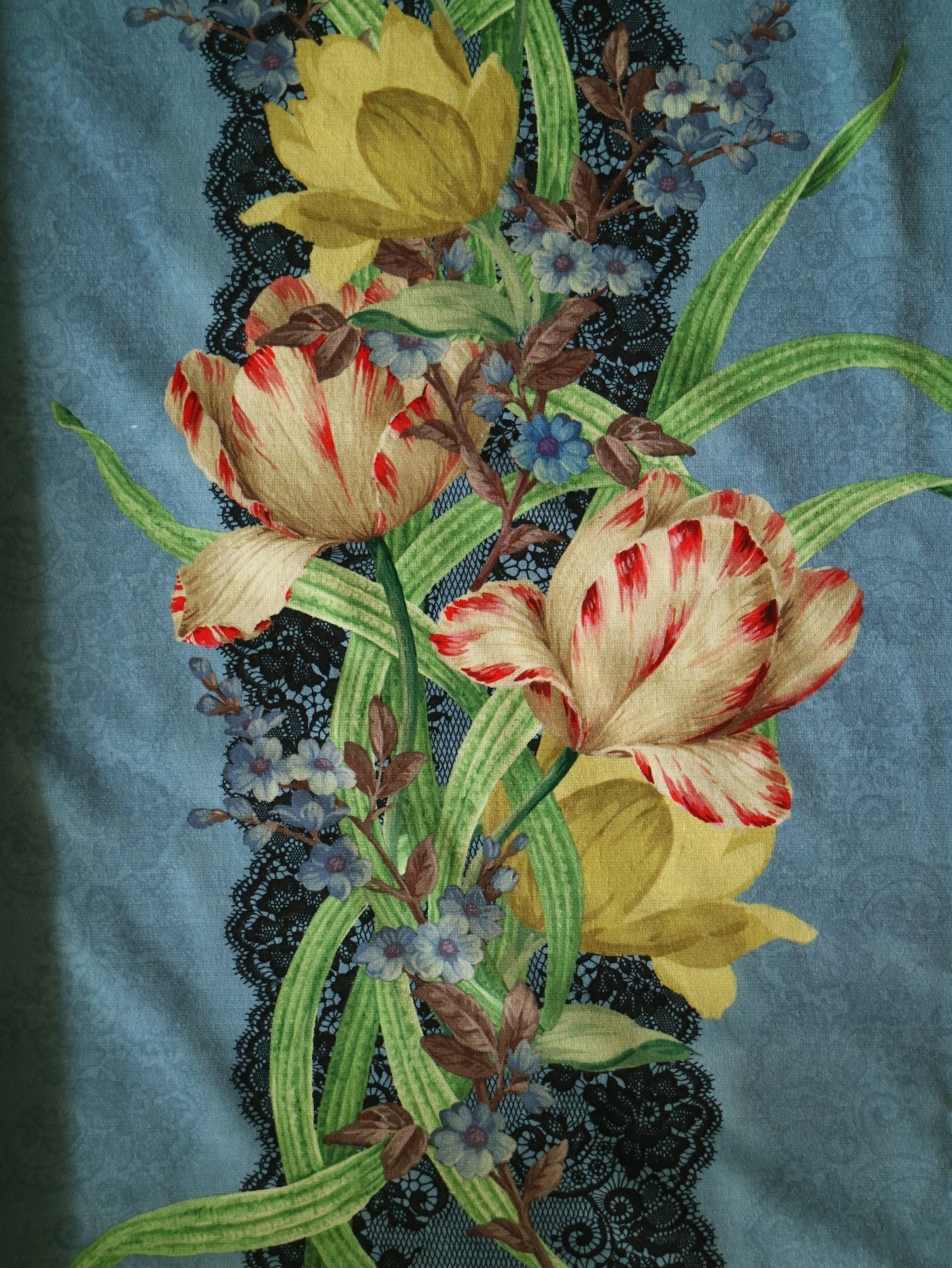Tulip velvets Château Blue